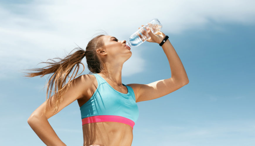 L’eau est l’élément clé de notre organisme, surtout lorsqu’il s’agit de performances physiques.